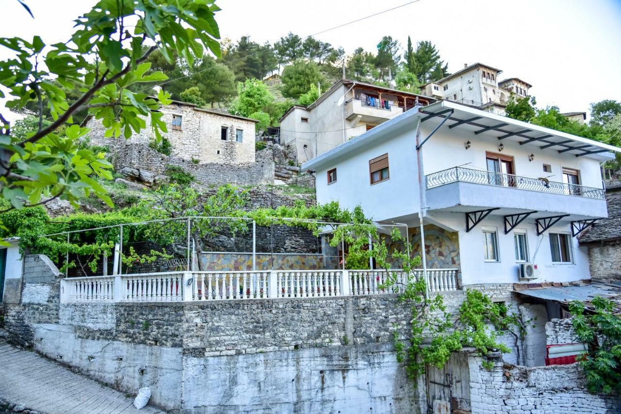 Grandma'S Home Gjirokastër Buitenkant foto