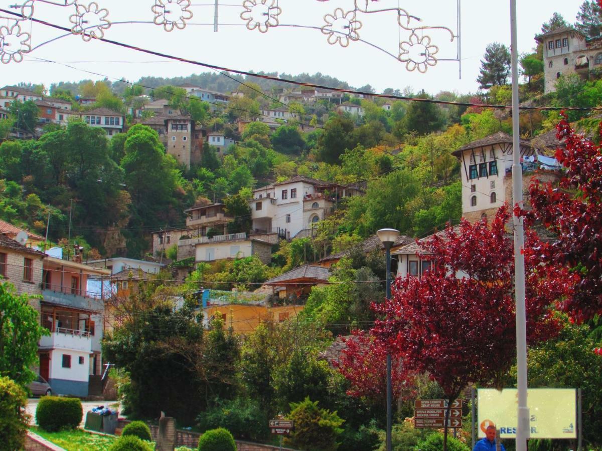 Grandma'S Home Gjirokastër Buitenkant foto